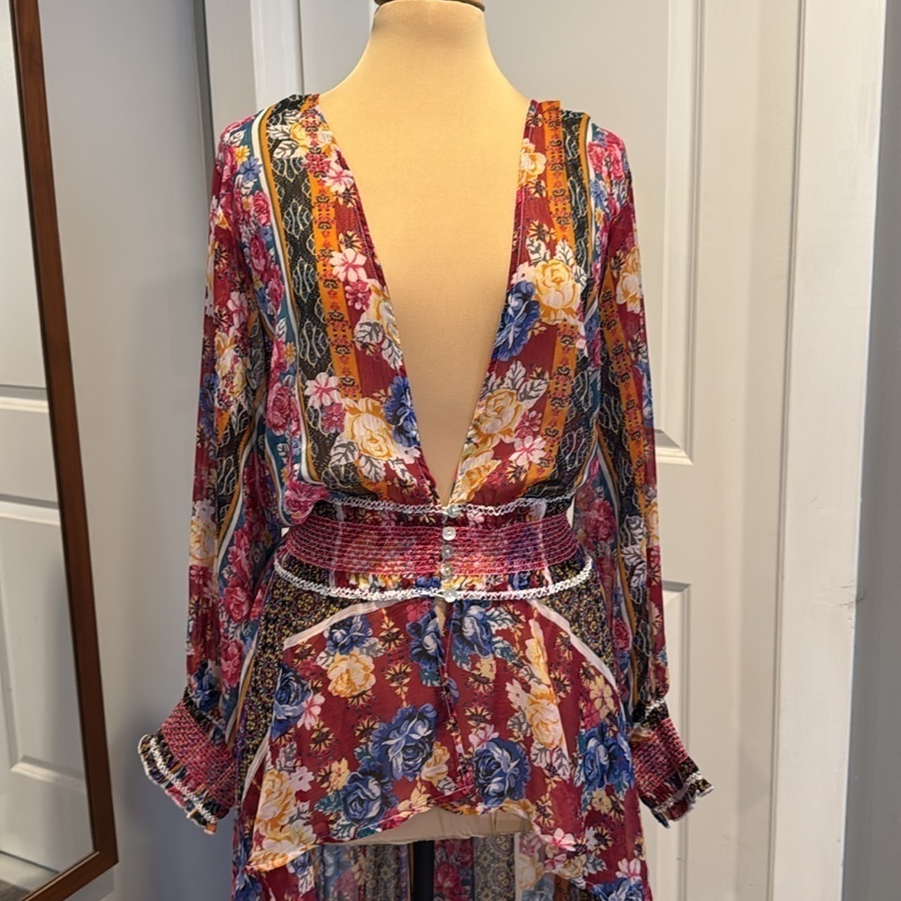 Ashley Stewart Sheer Floral Deep V High Low floral top 18/20 - Picture 3 of 9